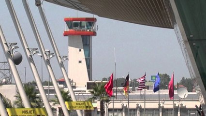 ZBULOHET SKANDALI I AEROPORTIT TE RINASIT