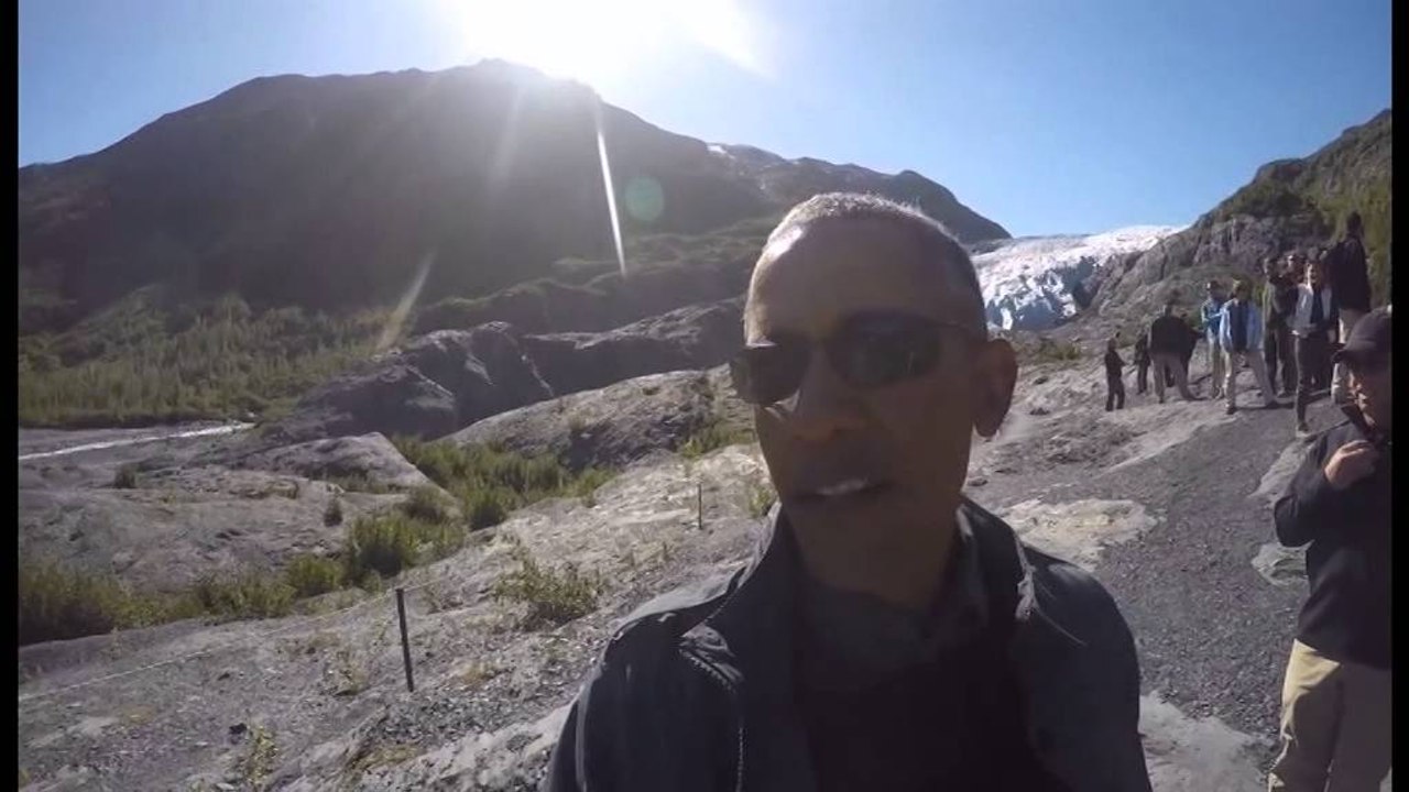 PRESIDENTI OBAMA SHETITJE NE FJORDET E ALASKES DHE AKULLNAJAT NE RREZIK SHKRIRJEJE LAJM