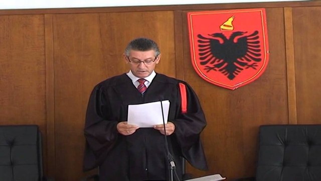 PENDOHET 34 VJEÇARI QE VRAU NE LYBESH TE BERATIT PER NJE VIJE UJI BASHKEFSHATARIN LAJM