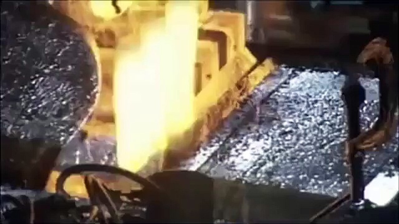 شیشے کی بوتلیں کیسے بنائی جاتی ہیں ۔۔ یہ معلوماتی ویڈیو دیکھیے