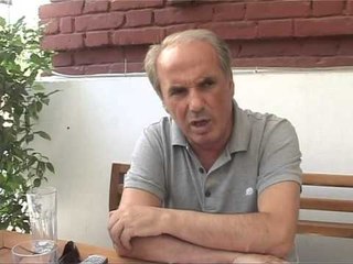 SHTYPI I SHKRUAR RENIA DHE LUFTA PER MBIJETESE E GAZETAVE NE SHQIPERI LAJM