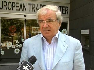 REAGIMET PAS KOLEGJIT NGJELA NJOFTON PROTESTAT,CEKA IRONIZON RAMEN LAJM