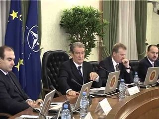 INSTITUCIONET E PAVARURA QEVERIA U SHKURTON BUXHETIN SHISH DHE PRESIDENCES LAJM