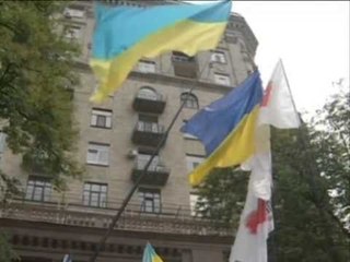TIMOSHENKO NE GJYKATE SERISH PROTESTA NE MBESHTETJE TE ISH KRYEMINISTRES LAJM