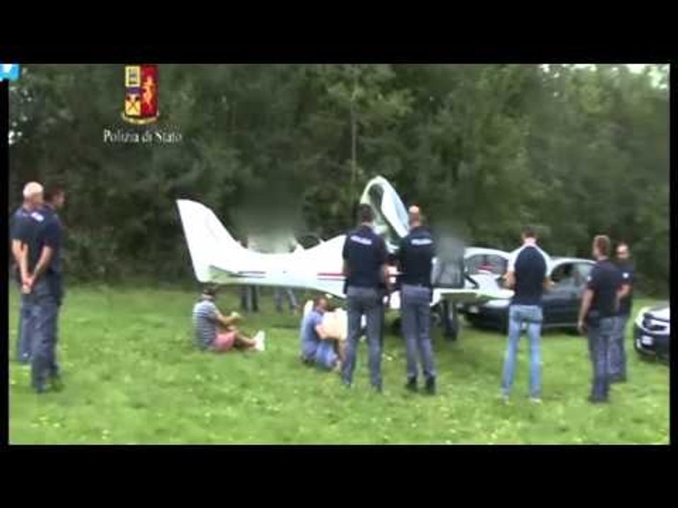 KAPET NJE TJETER AVION QE TRANSPORTONTE DROGE NGA SHQIPERIA NE ITALI NE PRANGA KORRIERET LAJM