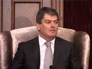 B TOPI AKUZON POLITIKEN KA SUPORTE TE PAMERITUARA NDIQNI TJETER MODEL LAJM