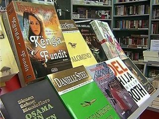 VITRINA E LIBRIT TITUJT KRYESORE TE BOTIMEVE TE FUNDIT LAJM