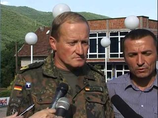 KFOR KERCENON DO TE PERDORIM ARMET PO U KERCENUA KUFIRI LAJM