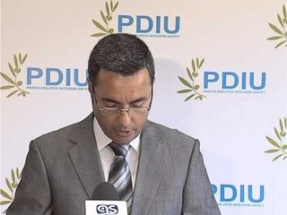 REAGOJNE ÇAMET V DULE TE HEQE DORE NGA PRESIONET MBI AUTORITETET LAJM