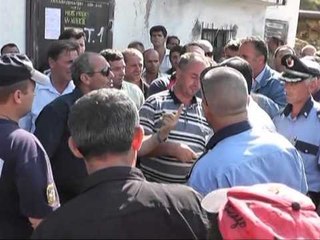 RINISIN PROTESTAT MINATORET NE PROTESTE PARA ZYRAVE TE ACR LAJM