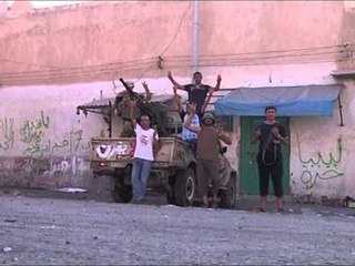 REAGIMET PER LIBINE POLITIKA NDERKOMBETARE PERSHENDET OFENSIVEN LAJM