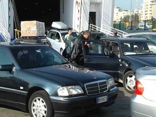 IKIN EMIGRANTET KRIJOHET FLUKS DALJESH NE PORTIN E DURRESIT LAJM