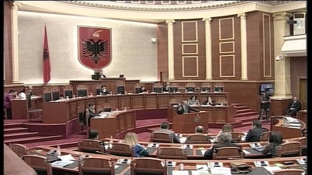 DEBATE TE ASHPRA NE KUVEND,OPOZITA KERKON SERISH DOREHEQJEN E MINISTRIT TAHIRI LAJM