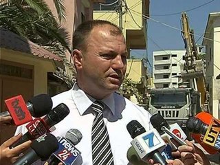 POLICIA BASHKIAKE QYTETARET TE HEQIN DORE NGA NDERTIMET PA LEJE LAJM
