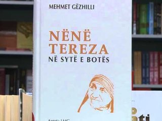 VITRINA E LIBRIT NE LIBRARI NJE BOTIM I RI PER JETEN E NENE TEREZES LAJM