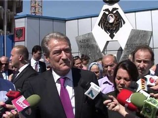 PERKUJTOHET A HAJDARI U SHENUA 13 VJETORI I VRASJES SE THEMELUESIT TE PD LAJM