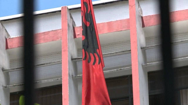 MINISTRIA E JASHTME NUK RESPEKTON DEKRETET E PRESIDENTIT