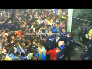 Hungari, refugjatët mbahen si në vathë - Top Channel Albania - News - Lajme