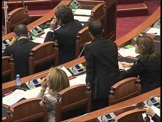 LIGJI PER MBETJET OPOZITA AKUZON SE DO TE IMPORTOHEN MBETJE NGA JASHTE LAJM