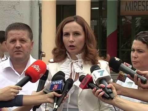 SIGURIA NE SHKOLLA BASHKIA VENDOS SINJALISTIKEN NE 10 SHKOLLA LAJM