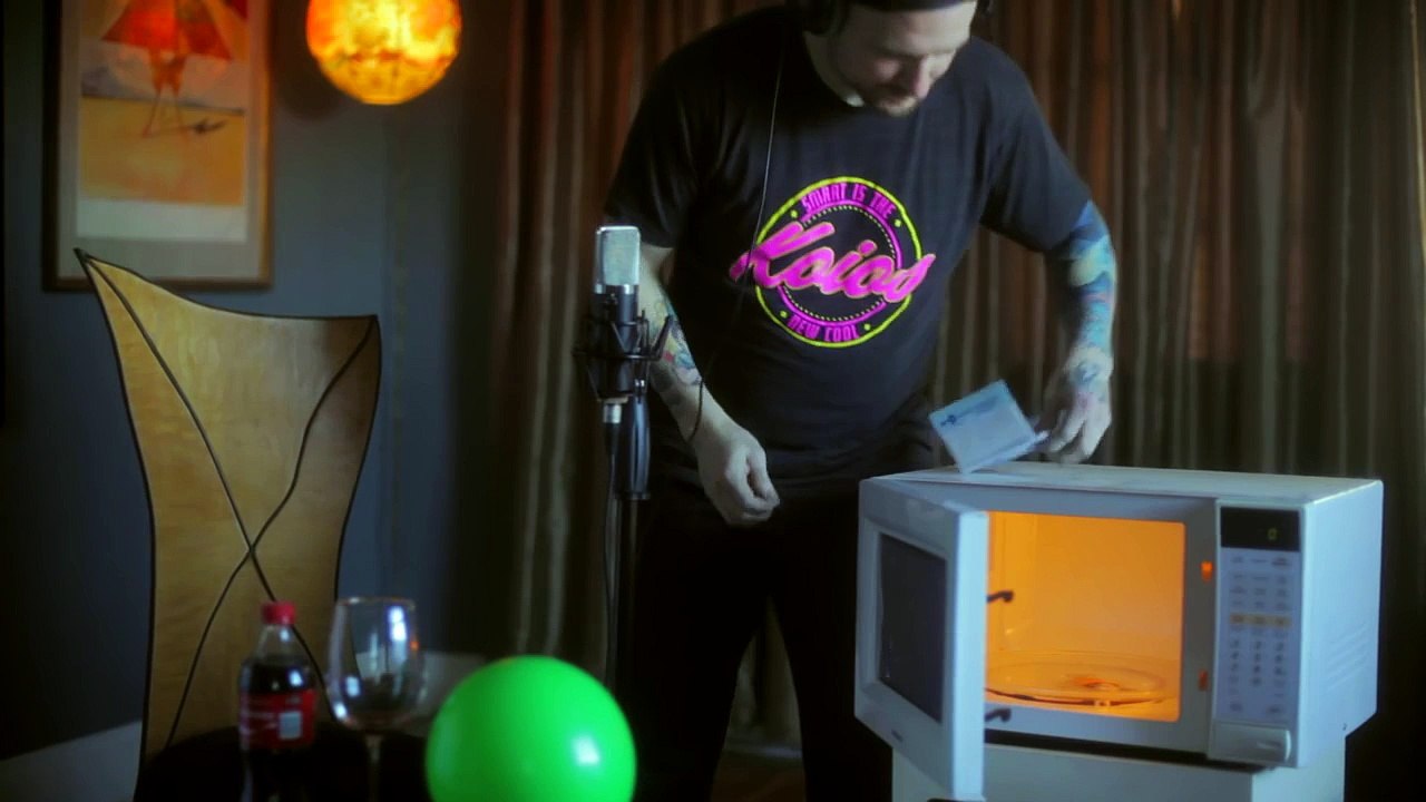 Man vs. Popcorn (Insane rapping!)