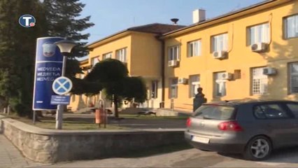 POLICIA SERBE BLLOKON SHQIPTARET,I PENGON TE MARRIN PJESE NE VOTIMIN NE MEDVEGJE LAJM