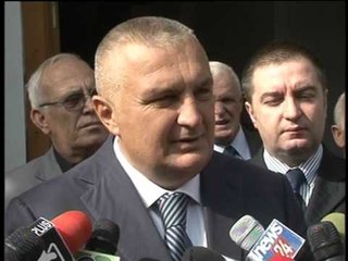 HOMAZHET PER RAMIZ ALINE TE MAJTET E NDEROJNE TE DJATHTET HESHTIN LAJM