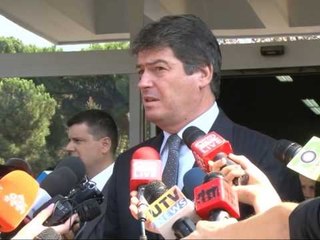 HOMAZHE ENVER FAJES NDAHET NGA JETA ARKITEKTI DHE ISH DIPLOMATI LAJM