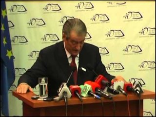 BERISHA NE KORÇE ÇEL VITIN SHKOLLOR DHE SULMON SERISH OPOZITEN LAJM