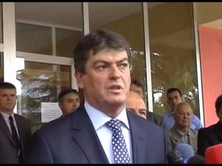 TOPI NE FIER KRITIKON POLITIKEN PER GJUHEN E PERDORUR NE KUVEND LAJM