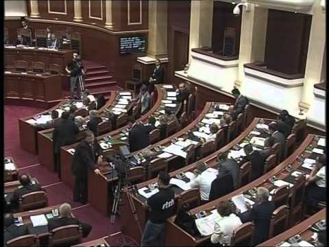 SOCIALISTET TE PALEKUNDUR NUK VOTOHEN LIGJET DERI NE REAGIMIN E PD PER PAKTIN LAJM