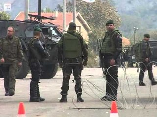 KFOR PER BARRIKADAT MBETET I VENDOSUR PER TI LARGUAR BARRIKADAT SERBE LAJM