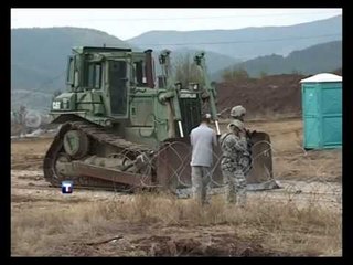 Télécharger la video: VERIU I KOSOVES NUK LEJOHET TE KALOJE NE KUFI ZV SHEFI I EULEX LAJM