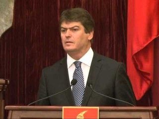 ARBNORI “NDERI I KOMBIT” PRESIDENTI NDERON DISIDENTIN E SHQUAR KOMUNIST LAJM