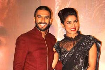 Ranveer & Priyanka launch Malhari from Bajirao Mastani