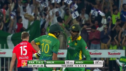 BOOMBOOM Six 103M Out of Sharjah Cricket Stadium