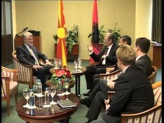BERISHA NE MAQEDONI TAKOHET ME GRUEVSKIN,BIEN DAKORD PER HEQJEN E VIZAVE LAJM