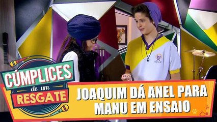 Joaquim dá anel para Manu