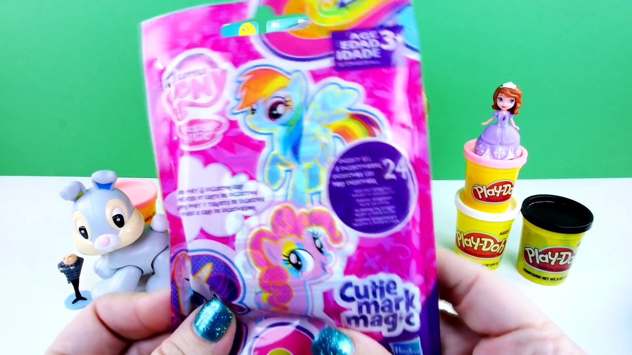 FROZEN GINGERBREAD HOUSE - - - Disney Frozen Sugar Cookie Castle Craft Kit