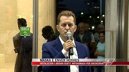 Maska e Enver Hoxhes - News, Lajme - Vizion Plus