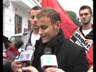 KUVENDI CIVIL PROTESTE PER TE KERKUAR LARGIMIN E AMBASADES SERBE LAJM