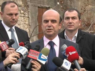 MASAKER ME PEMET PRIHEN PEME DEKORATIVE NE PARKUN E KODRAVE TE LIQENIT LAJM