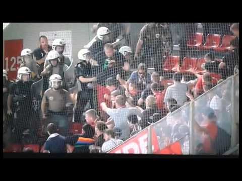 TIFOZET E BAYERNIT TE MYNIHUT RRIHEN BARBARISHT NGA POLICIA GREKE NE STADIUM LAJM