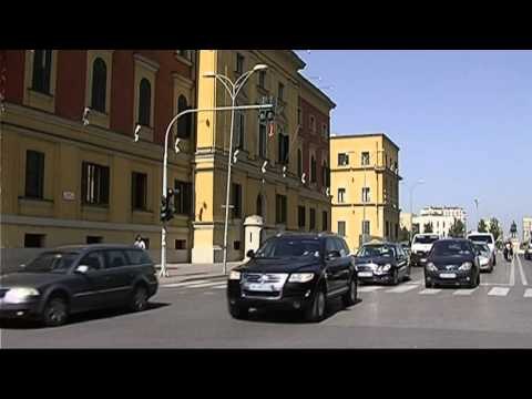 NJE DITE PEDONALE NE TIRANE,KRYETARI I BASHKISE ERION VELIAJ NE PUNE ME BIÇIKLETE LAJM