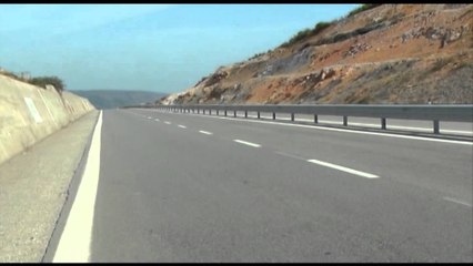 PAGESA NE RRUGEN E KOMBIT, KUNDERSHTOJNE TRANSPORTUESIT NGA KOSOVA