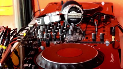 เฟ็ดเฟ่ อย่างกะ SKRILLEX