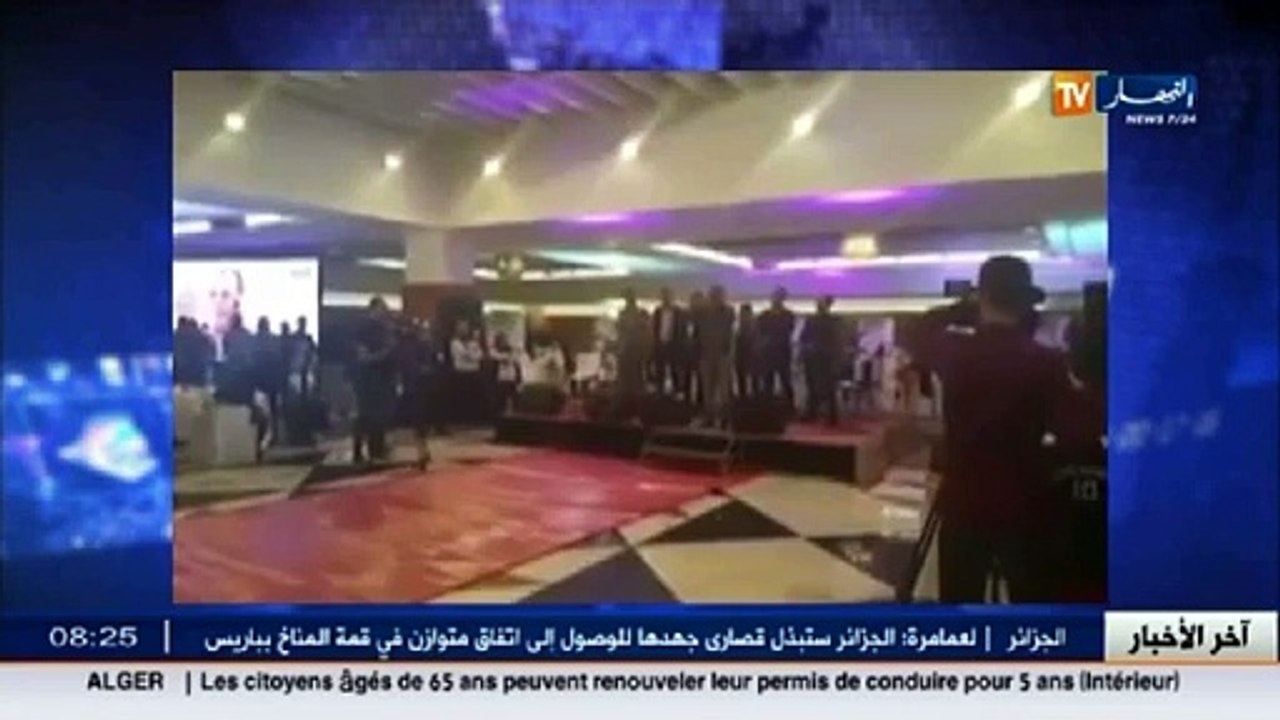 وهران   المغني هواري الدوفان يرفع الآذان في عرس...