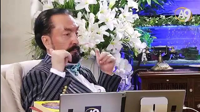 Buruc Suresi 19. ayetinde Allah, insanları arkalarından sarıp kuşattığını bildirmiştir.