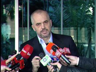 KUNDERPERGJIGJET RAMA SALI BERISHA PO BEN BIZNES ME “RRUGEN E KOMBIT” LAJM