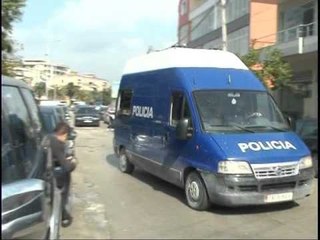 GODITET BANDA TENTUAN TE VRISNIN DY OFICERE POLICIE NE SARANDE LAJM